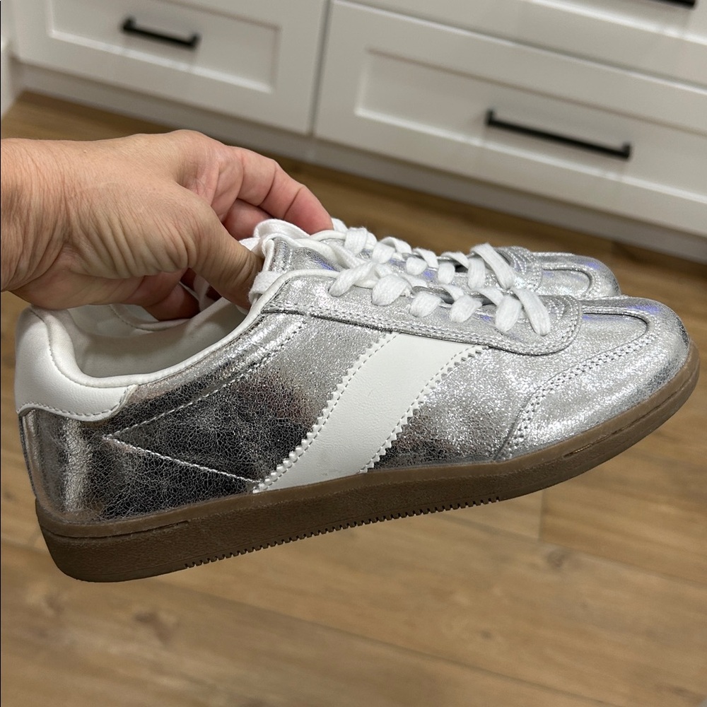 Worn once - UNIVERSAL THREAD ‘Spencer’ Silver Metallic Sneakers - Picture 9 of 10